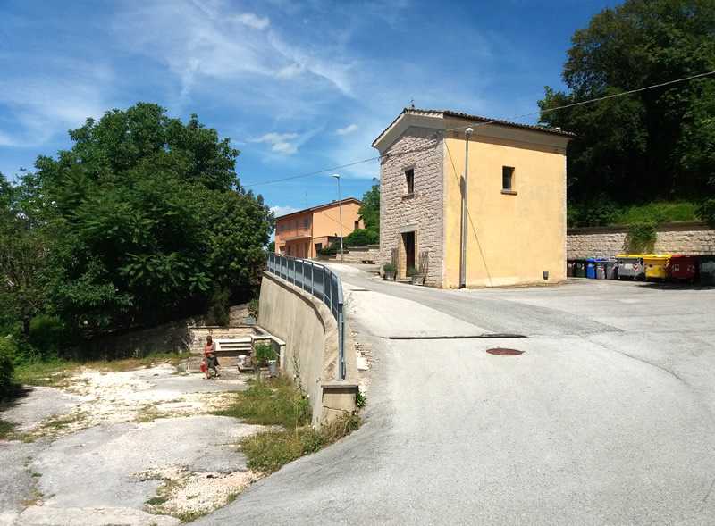 Salendo verso il Monte Catria