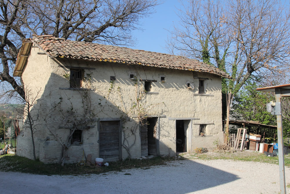 Casa di fango nella regione Marche
