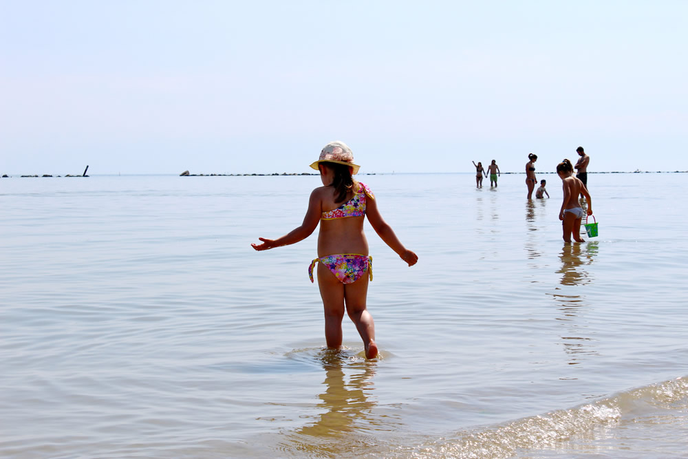 Bimbi al mare di Marotta