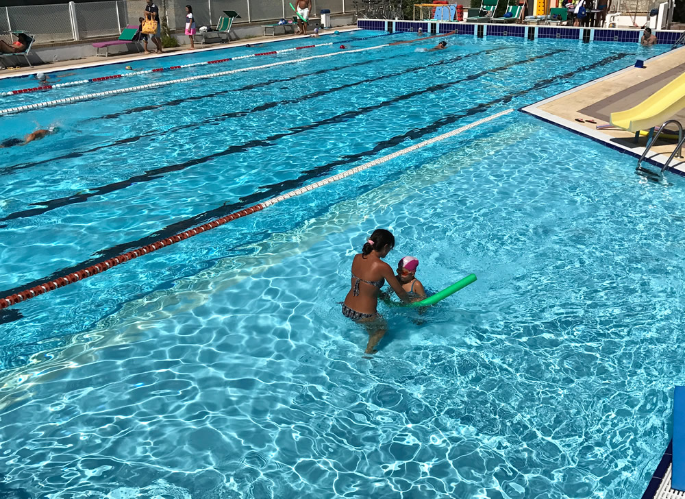 Nuotare in piscina